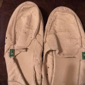 Sanuk shoes